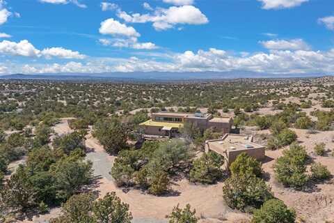 77 Vuelta Maria, Santa Fe, NM 87506