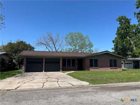 2106 E Mistletoe Avenue, Victoria, TX 77901