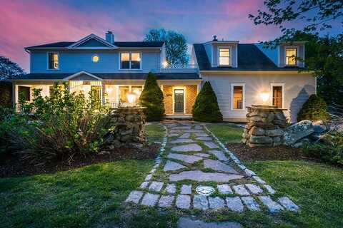 28 Palm Beach Avenue, Narragansett, RI 02882