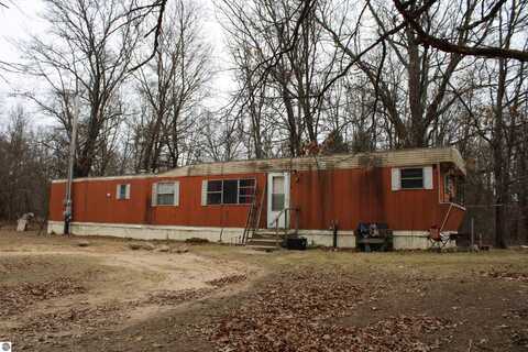 1582 215th Avenue, Morley, MI 49336