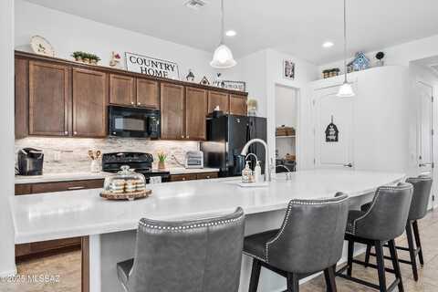 9561 E Ventaso Circle, Tucson, AZ 85715