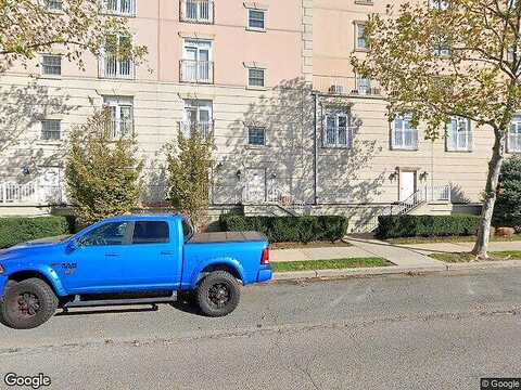 Shearwater Ct W #46, Jersey City, NJ 07305