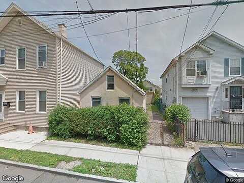Holland St, Newark, NJ 07102