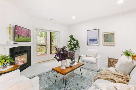Knechtel Way Ne #201, Bainbridge Island, WA 98110