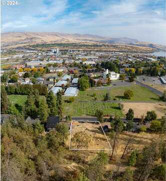 W 13Th St, TheDalles, OR 97058