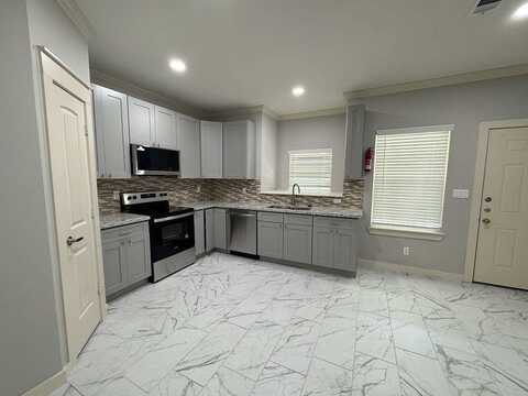 Twisted Pine, HOUSTON, TX 77039