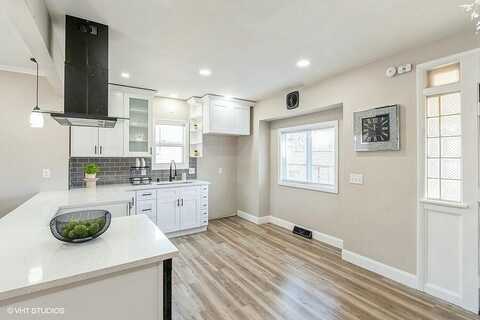 52Nd, MILWAUKEE, WI 53216
