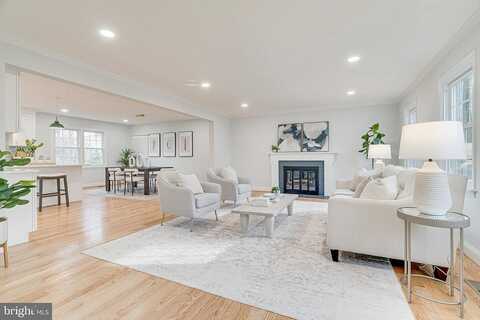 Colonial, MC LEAN, VA 22101