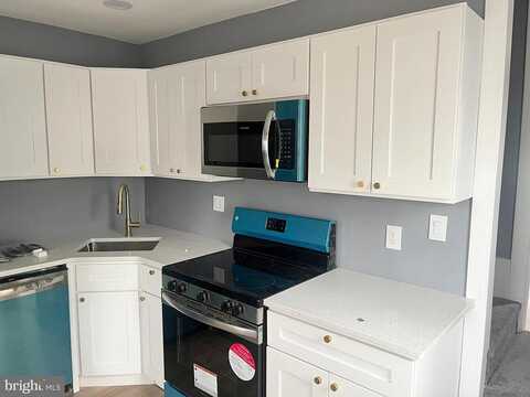Pine, POTTSTOWN, PA 19464