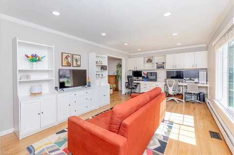 Ware, WILLIAMSBURG, VA 23185