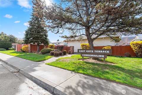 Simon, EAST WENATCHEE, WA 98802