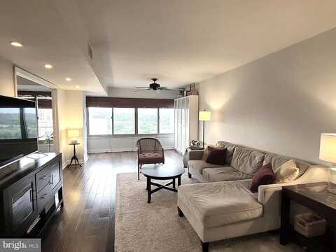 Holmes Run, ALEXANDRIA, VA 22304