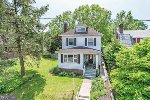 Baer Ave, HANOVER, PA 17331