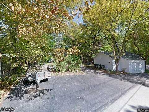 Oxbow Court, Pewaukee, WI 53072