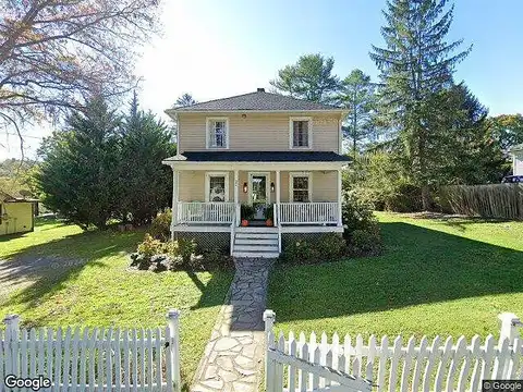 Riners Ln, BACOVA, VA 24412