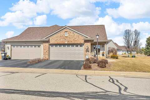 Kingfisher Court, Waukesha, WI 53189