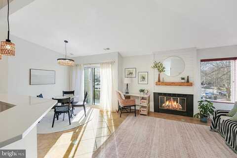 Villaridge Dr, RESTON, VA 20191