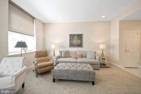 Arch St #1804, PHILADELPHIA, PA 19103