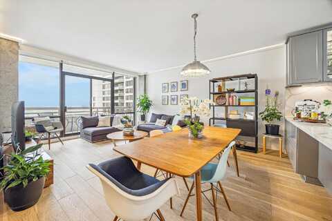 Greenway Plaza #23N, Houston, TX 77046