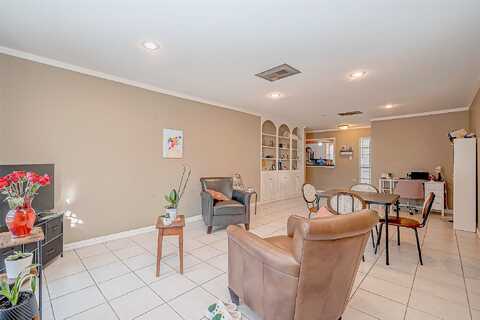Trail Hollow Drive #2984A, Houston, TX 77079
