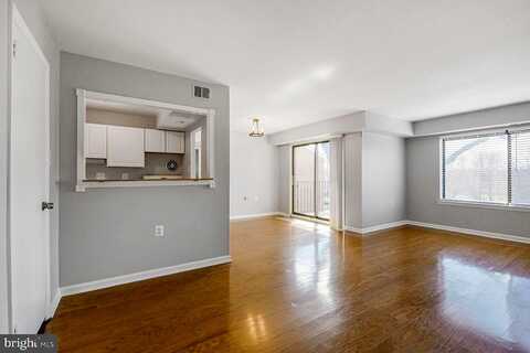 Clubhouse Dr Sw #11, LEESBURG, VA 20175