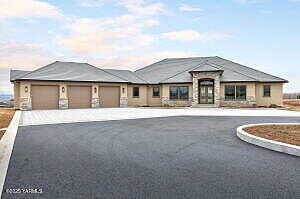 Wedgewood Heights Dr, Yakima, WA 98908