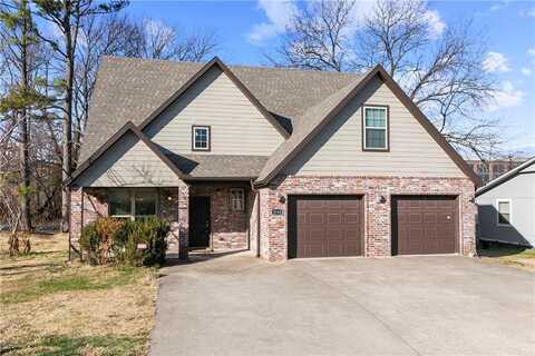 2104 Delwhite DR, Bentonville, AR 72712