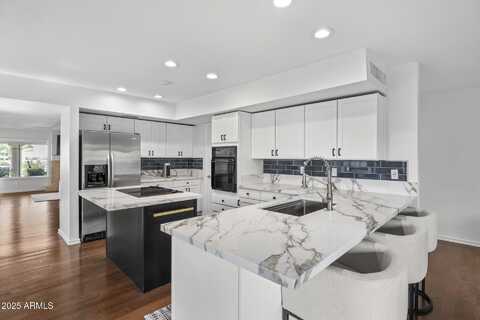8649 N WILLOWRAIN Court, Scottsdale, AZ 85258