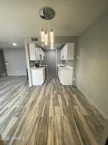 6041 W GOLDEN Lane, Glendale, AZ 85302