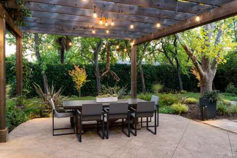 999 Pratt Avenue, Saint Helena, CA 94574