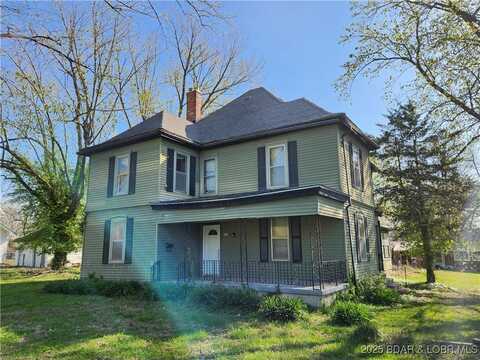 400 Thurston Street N, Versailles, MO 65084