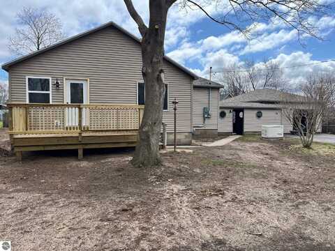 15 FOWLER, MANISTEE, MI 49660