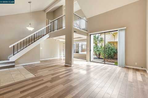 102 Northcreek Cir, Walnut Creek, CA 94598