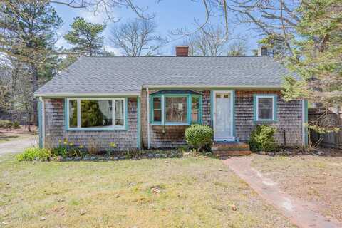 25 Charlotte Avenue, Cotuit, MA 02635
