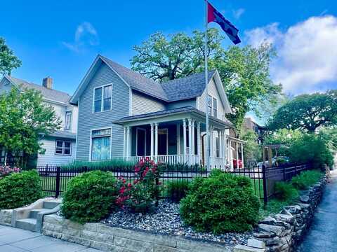 1815 Center Street, Des Moines, IA 50314