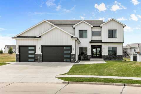 16318 Goldenrod Drive, Urbandale, IA 50323