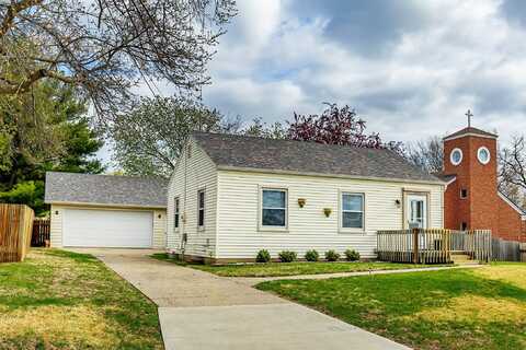 7005 Maryland Drive, Urbandale, IA 50322