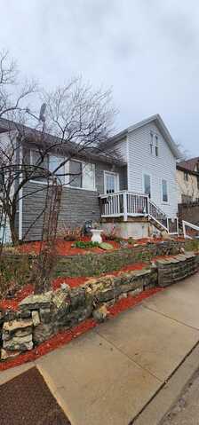 817 GLEN OAK, Dubuque, IA 52001