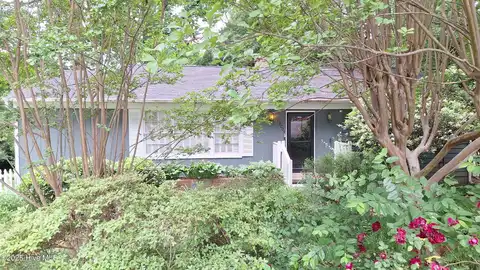 2005 Queens Court, Greensboro, NC 27408