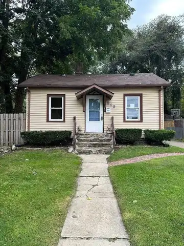 313 N Red Bud Trail, Buchanan, MI 49107