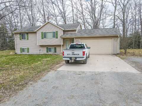 8594 S Felch Avenue, Newaygo, MI 49337