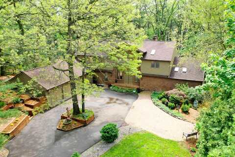 7129 Lakeridge Place, Kalamazoo, MI 49009