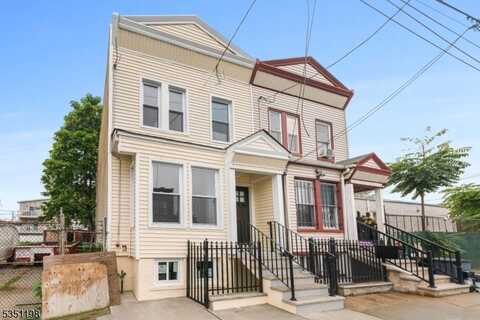 33 Emmet St, Newark, NJ 07114