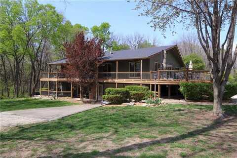 21150 Country Place Lane, Bucyrus, KS 66013