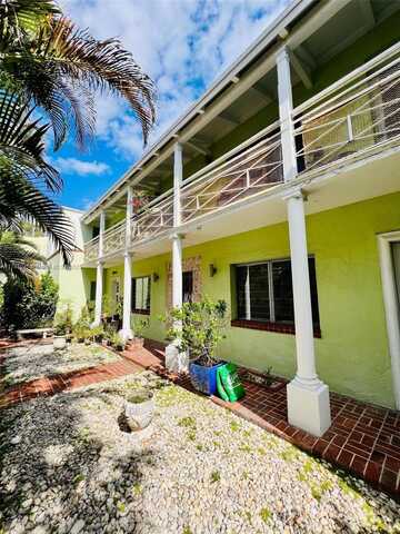 2830 Pine Tree Dr, Miami Beach, FL 33139