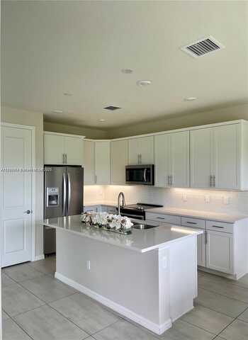 4615 Greenway Dr, Hollywood, FL 33021
