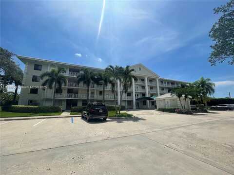 6061 Balboa Cir, Boca Raton, FL 33433