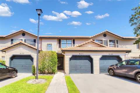 9171 Vineyard Lake Dr, Plantation, FL 33324