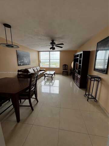 2899 Collins Ave, Miami Beach, FL 33140