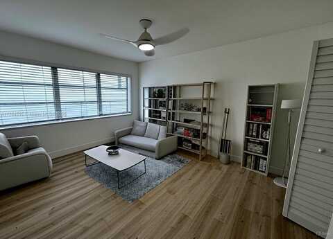401 SE 10th St, Hallandale Beach, FL 33009
